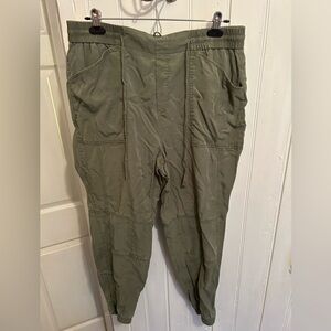Banana Republic large Sage Green khaki style cuffed joggers